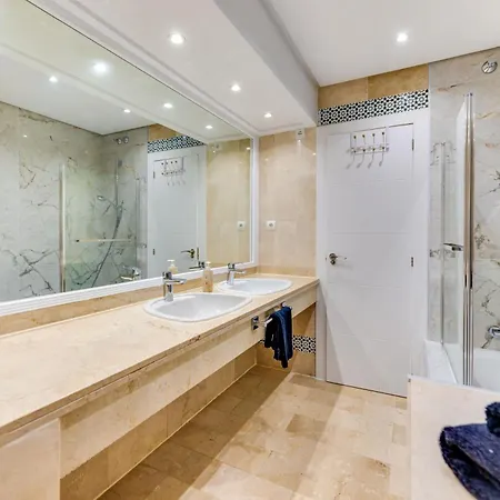 Beachside Puerto Banus Luxury Aprt3 Marbella